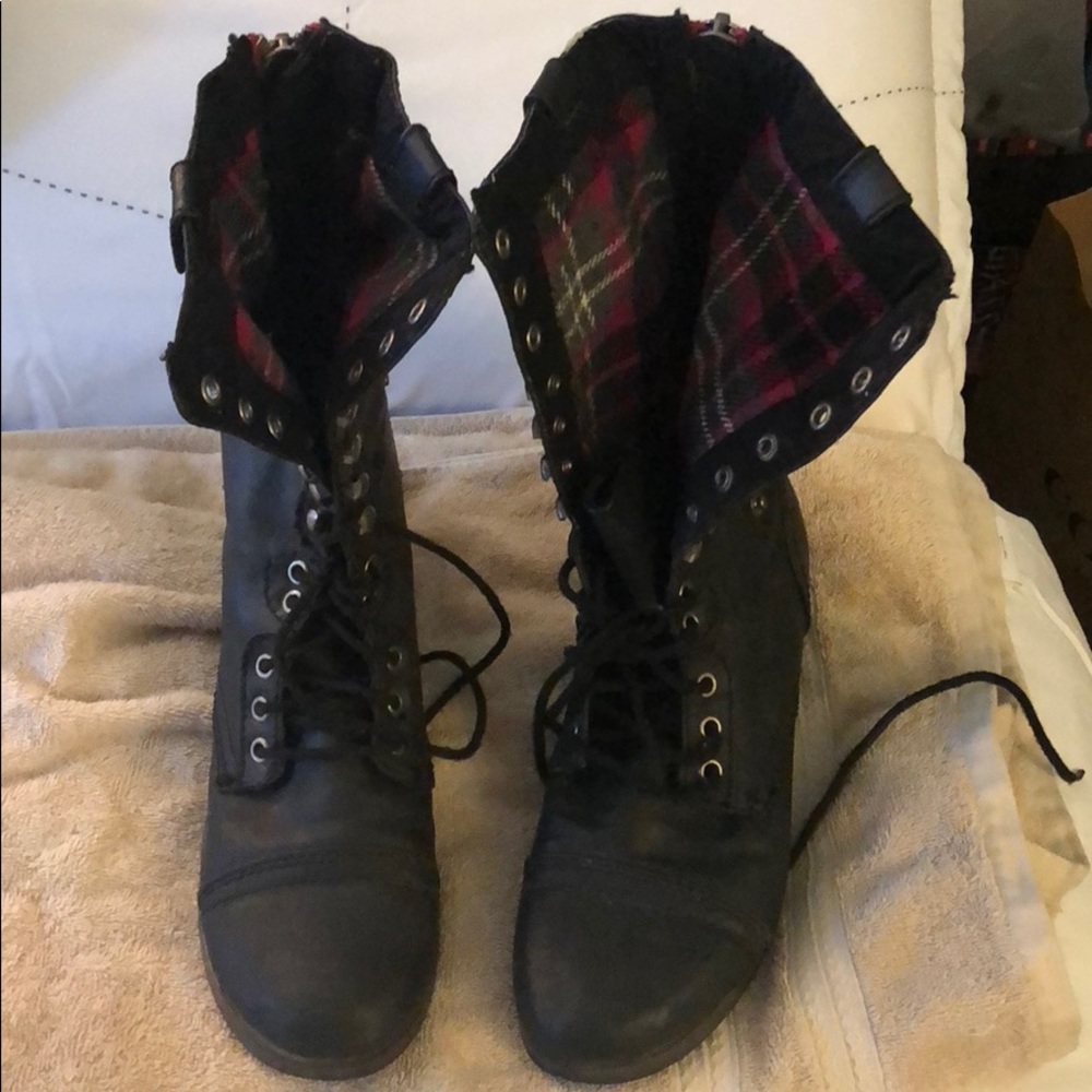 combat boots